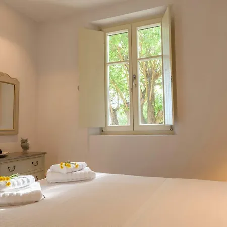 Carpofoli Corfu Daire *