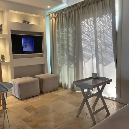 Carpofoli Corfu Town Serviced Luxury דירה
