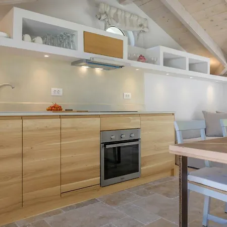 Carpofoli Corfu Town Serviced Luxury Apartament *
