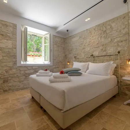 Carpofoli Corfu * Corfu (city)